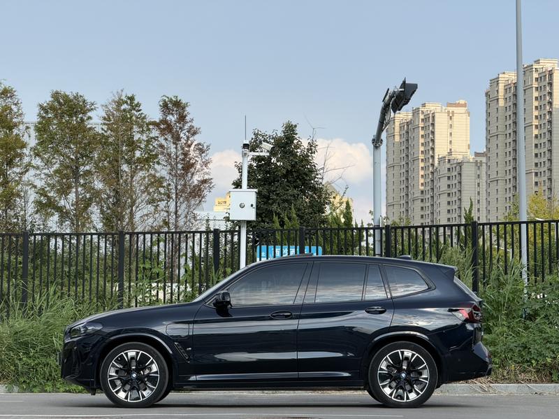 BMW iX3, 2022 — фото 3 из 12