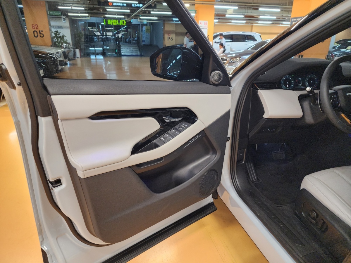 Land Rover Range Rover Evoque, 2025 — фото 8 из 12