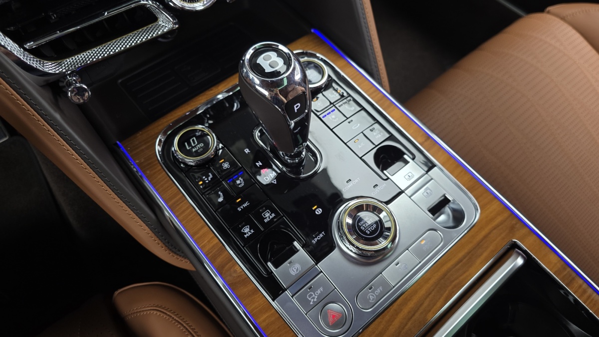 Bentley Flying Spur, 2022 — фото 8 из 12