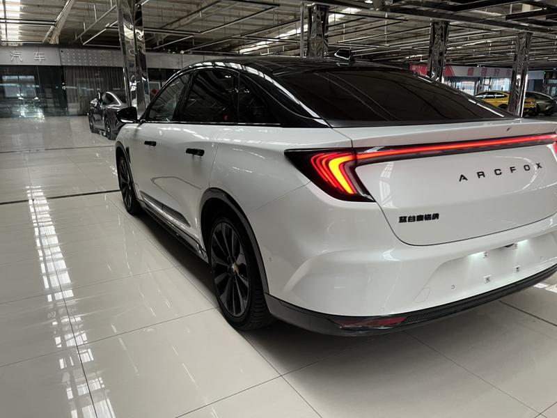BAIC Arcfox Alpha S, 2023 — фото 3 из 10