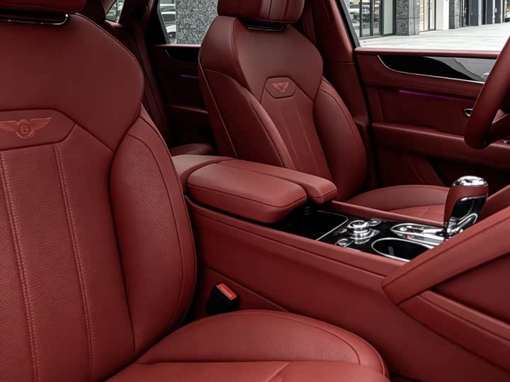 Bentley Bentayga, 2022 — фото 2 из 3