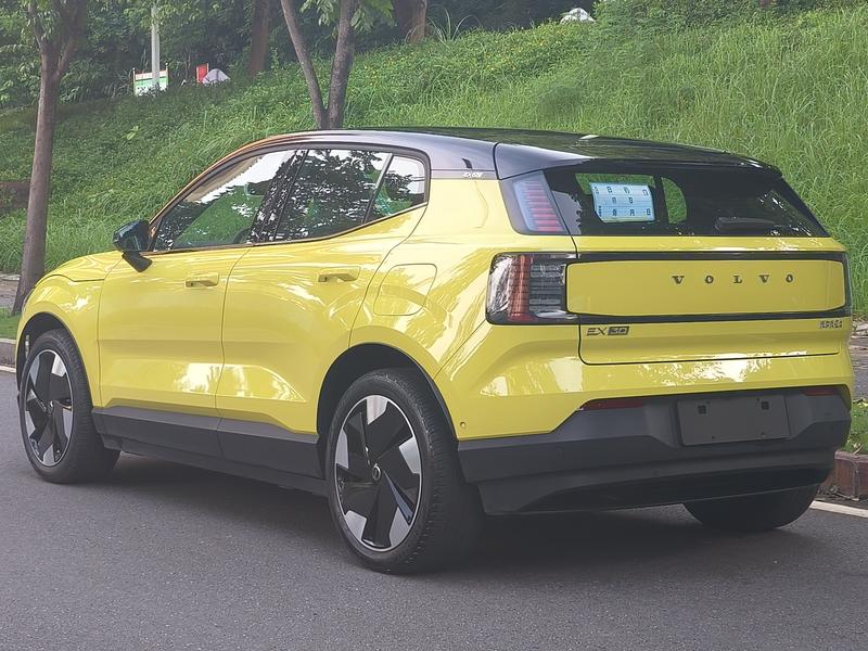Volvo EX30, 2024 — фото 4 из 12