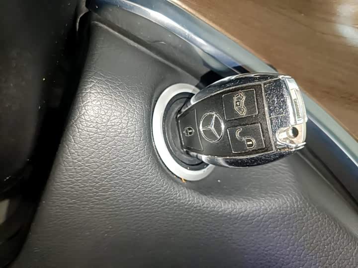 Mercedes-Benz V-Class, 2022 — фото 9 из 9