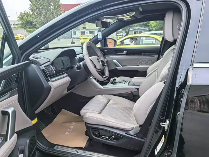 BYD Tang Hybrid/EV, 2024 — фото 2 из 9