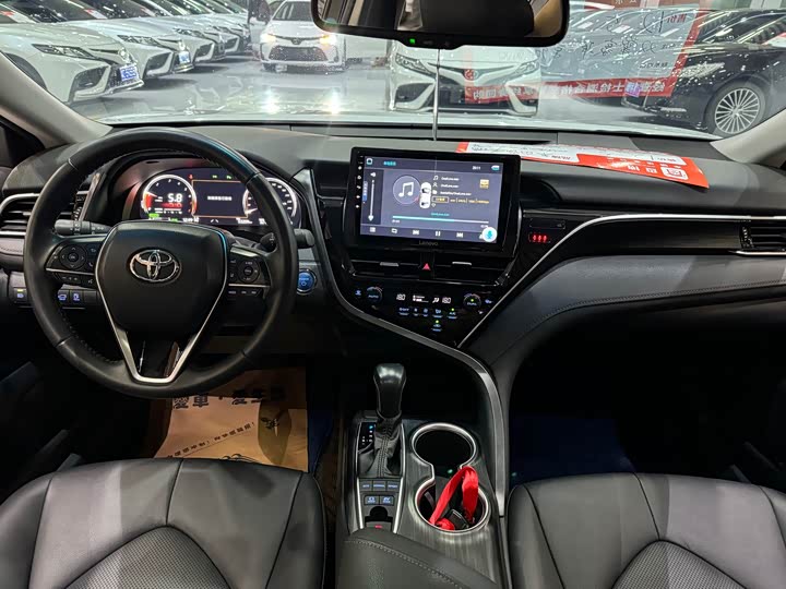 Toyota Camry, 2022 — фото 7 из 9