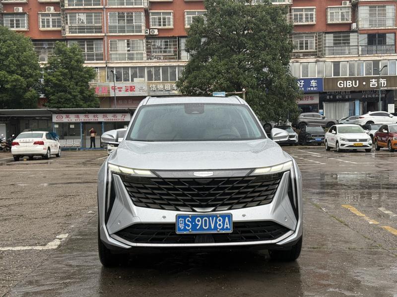 Geely Atlas L, 2023 — фото 2 из 12