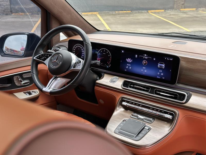 Mercedes-Benz V-Class, 2024 — фото 6 из 8