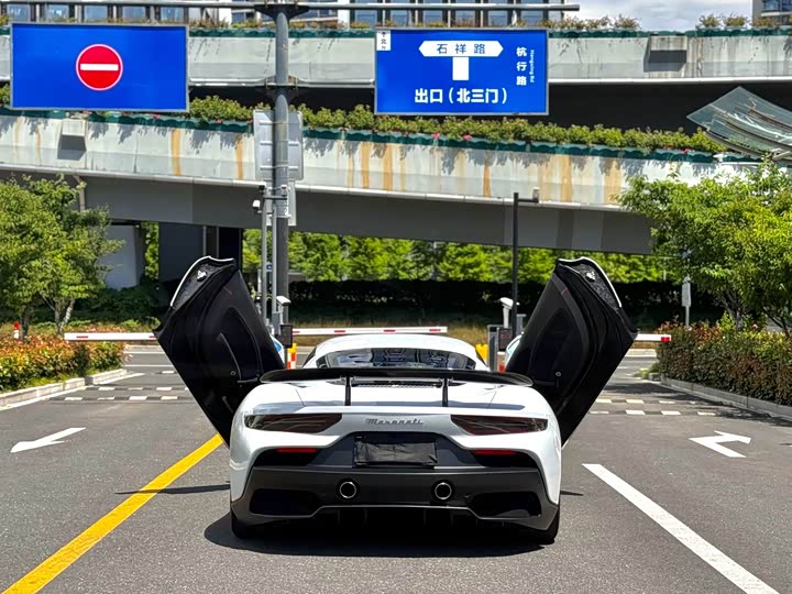 Maserati MC20, 2022 — фото 8 из 9