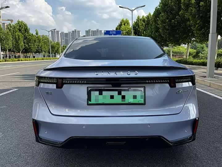Lynk & Co 07 EM-P Hybrid, 2025 — фото 8 из 9