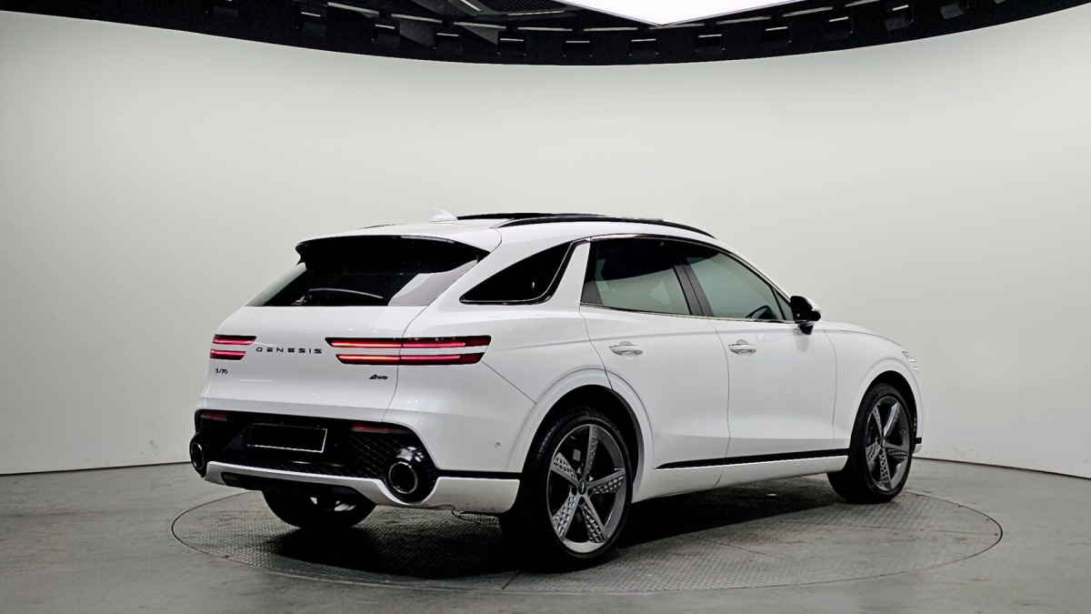 Genesis GV70, 2023 — фото 2 из 12