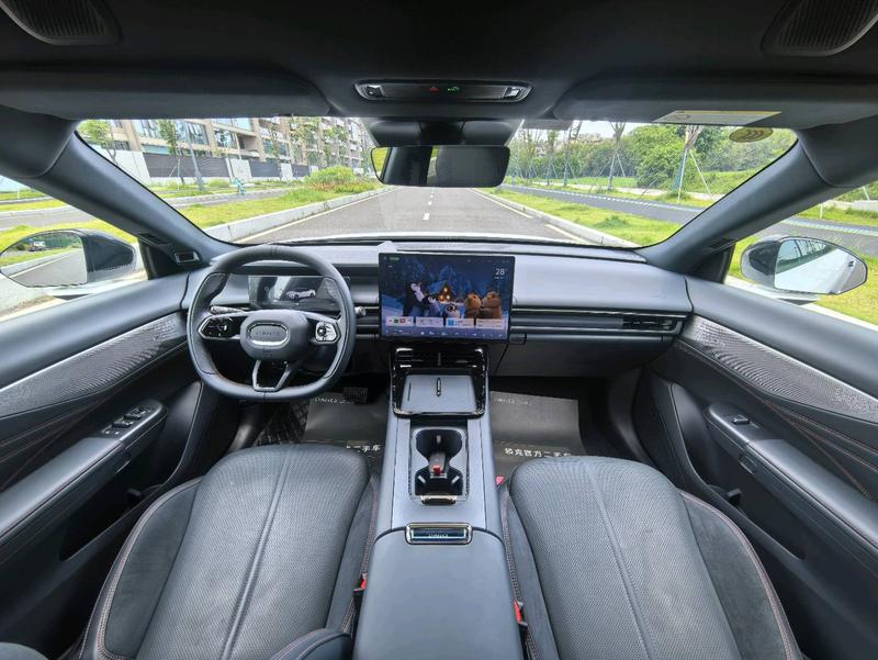 Lynk & Co 07 EM-P Hybrid, 2026 — фото 10 из 12