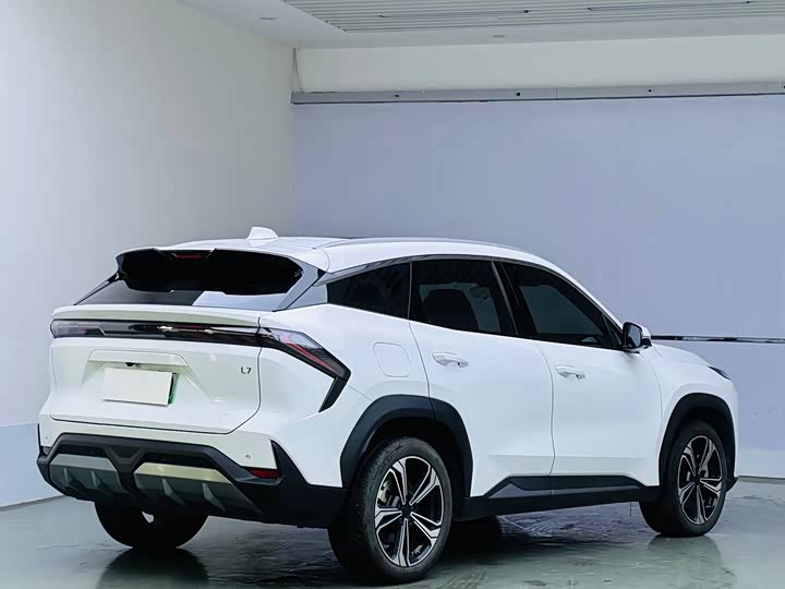 Geely Galaxy L7, 2023 — фото 6 из 9