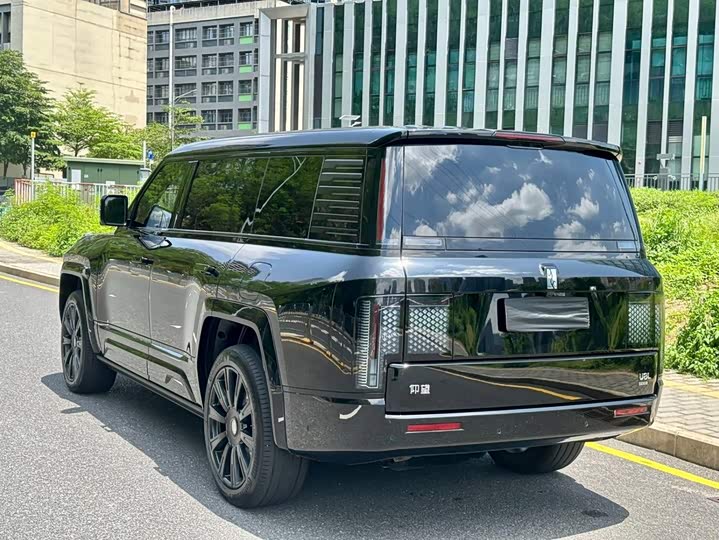 BYD Yangwang U8, 2025 — фото 8 из 9