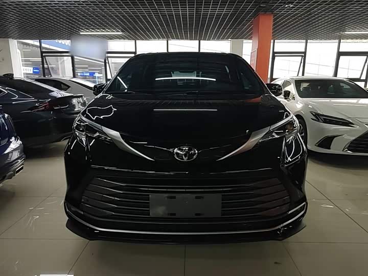 Toyota Sienna, 2025 — фото 3 из 9