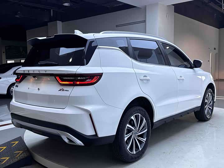 Geely Vision X6, 2022 — фото 6 из 9