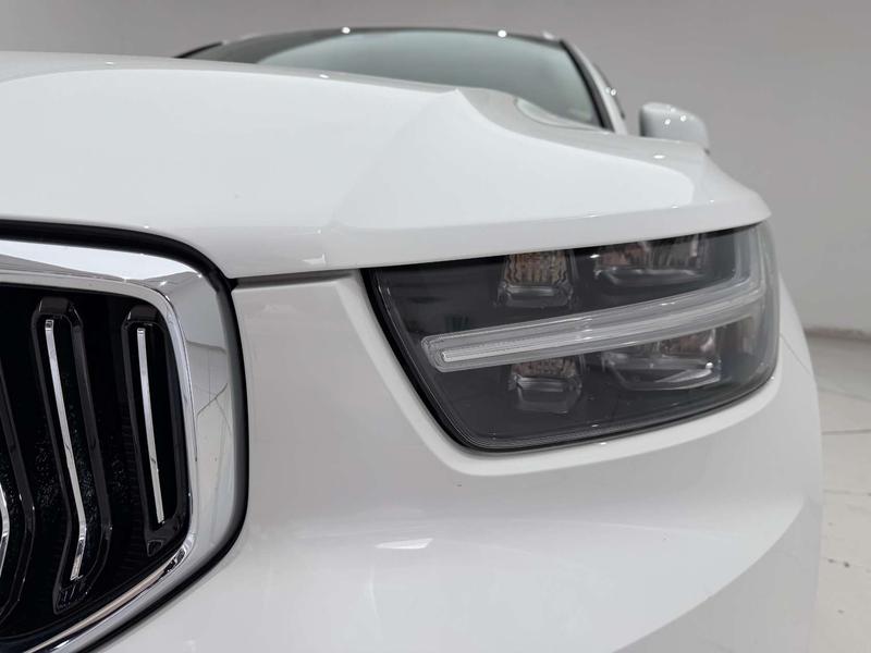 Volvo XC40, 2022 — фото 9 из 12