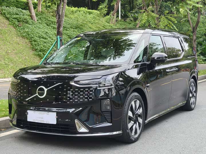 Volvo EM90, 2024 — купить в Владимире под ключ