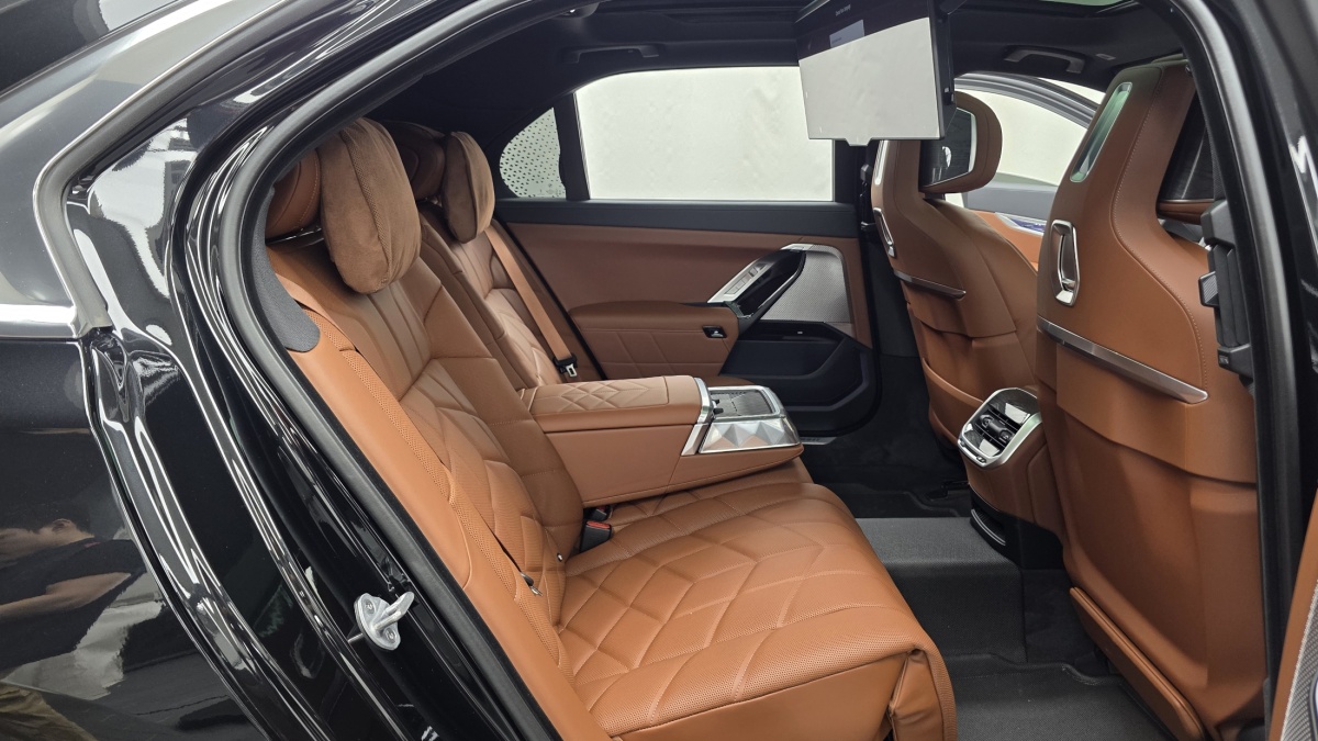 BMW 7 Series, 2025 — фото 11 из 12