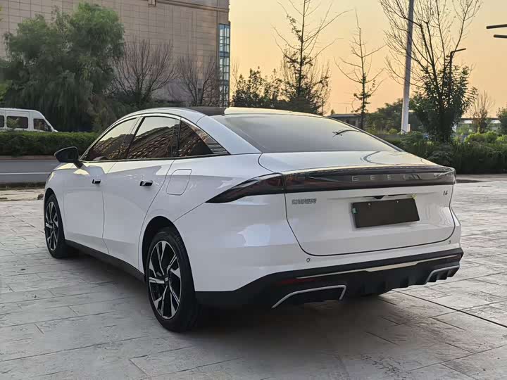 Geely Galaxy L6, 2023 — фото 7 из 9
