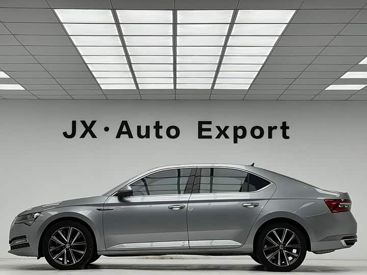 Skoda Superb, 2023 — фото 4 из 9
