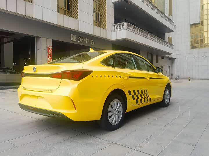 Changan Eado EV, 2026 — фото 5 из 9