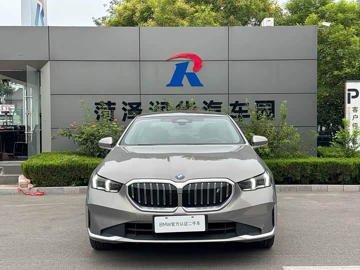BMW i5, 2025 — фото 2 из 9