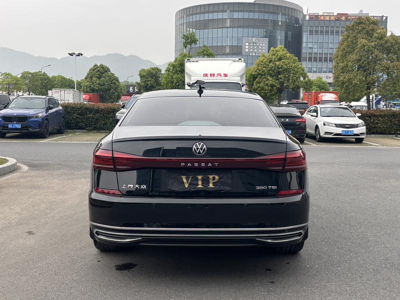 Volkswagen Passat, 2023 — фото 4 из 12