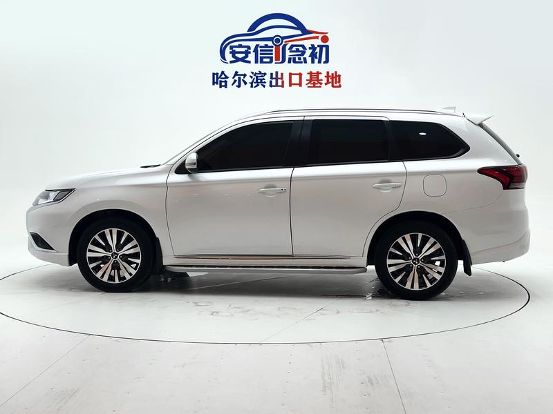Mitsubishi Outlander, 2022 — фото 4 из 12