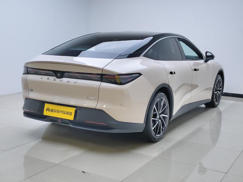BAIC Arcfox Alpha S5, 2025 — фото 7 из 12