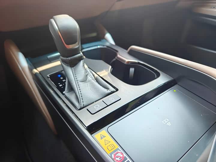 Lexus ES, 2025 — фото 7 из 9