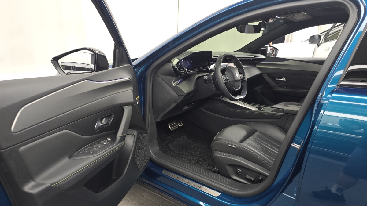 Peugeot 408, 2023 — фото 10 из 12