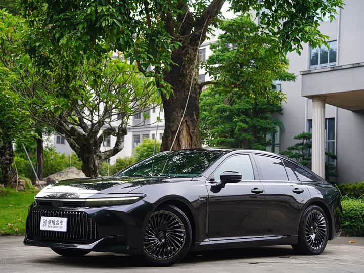 Toyota Crown Sedan, 2024 — фото 2 из 9