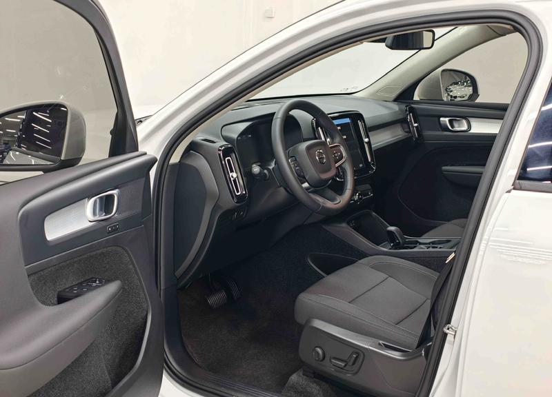 Volvo XC40, 2022 — фото 8 из 10