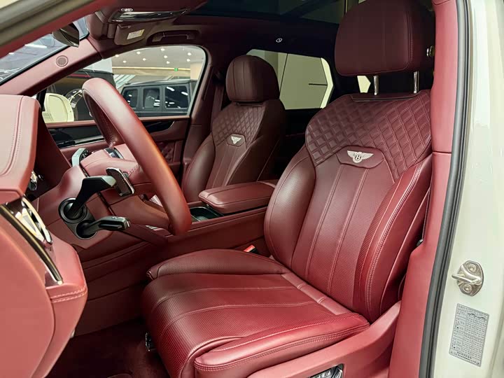 Bentley Bentayga, 2022 — фото 9 из 9