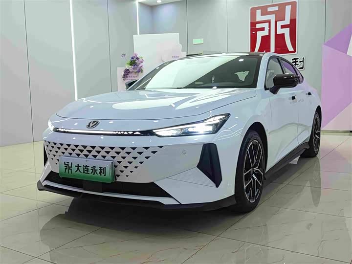 Changan UNI-V Hybrid, 2024 — купить в Воронеже под ключ