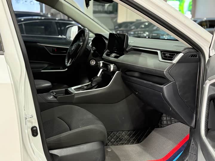 Toyota RAV4, 2023 — фото 9 из 9