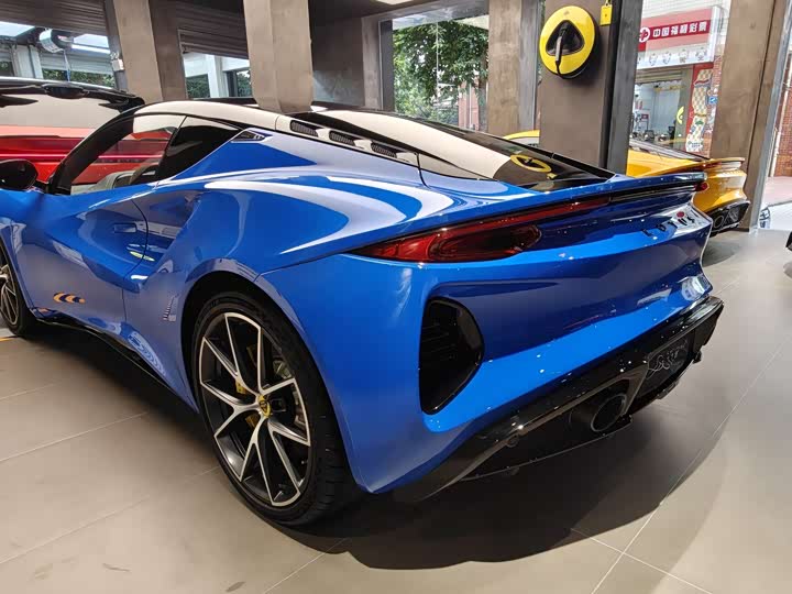 Lotus Emira, 2024 — фото 3 из 9