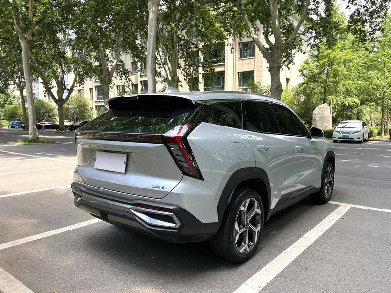 Geely Atlas L, 2023 — фото 6 из 10