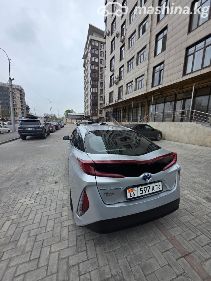 Toyota Prius, 2021 — фото 2 из 12