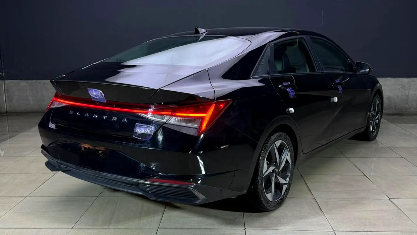 Hyundai Elantra, 2023 — фото 7 из 10