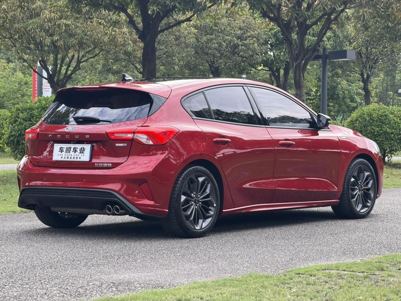 Ford Focus, 2022 — фото 7 из 12