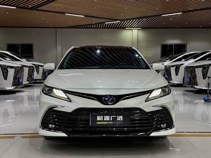 Toyota Camry, 2022 — фото 2 из 9