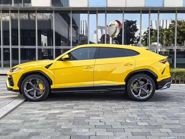 Lamborghini Urus, 2022 — фото 6 из 9
