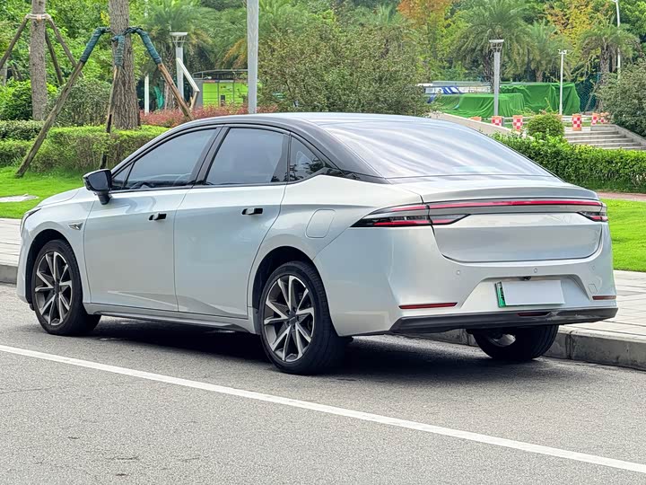 GAC Aion S Plus, 2022 — фото 8 из 9