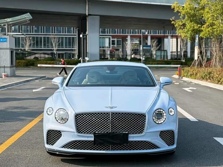 Bentley Continental GT, 2023 — фото 2 из 9