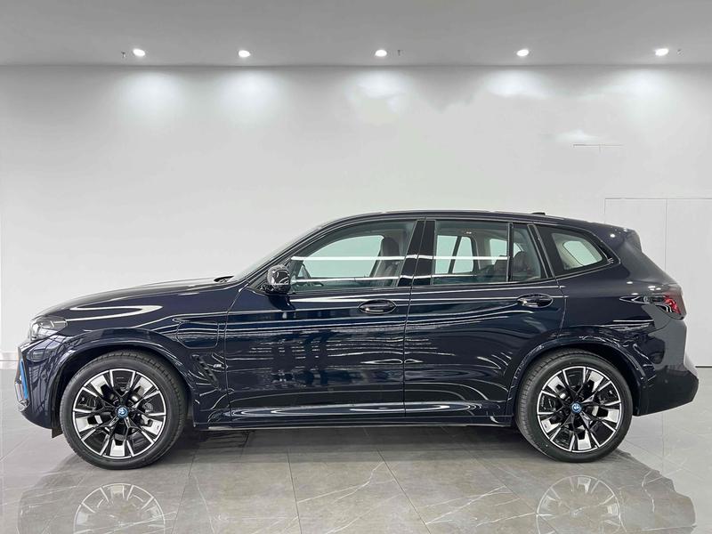 BMW iX3, 2022 — фото 3 из 12