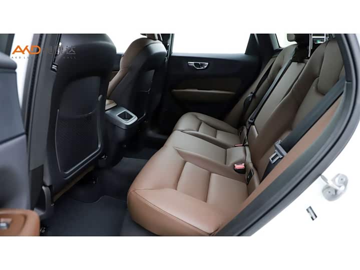 Volvo XC60, 2024 — фото 7 из 9
