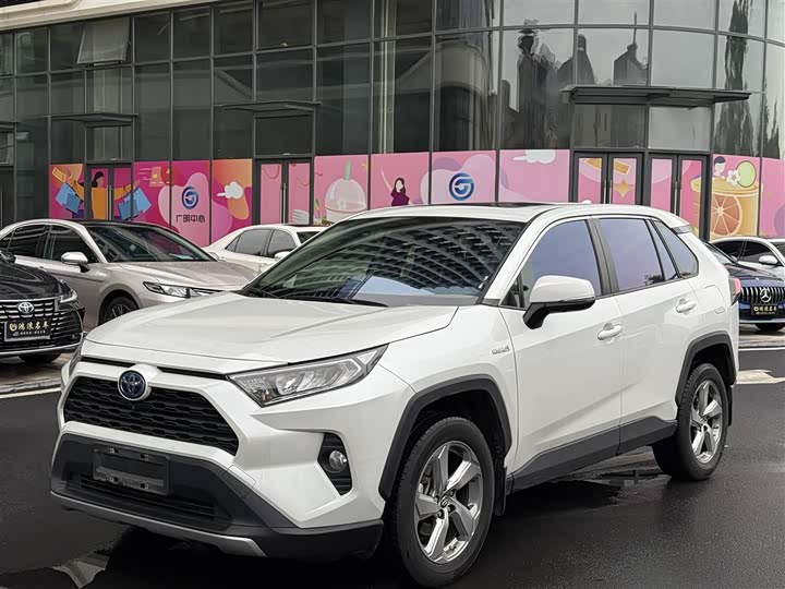 Toyota RAV4, 2022 — купить в Перми под ключ