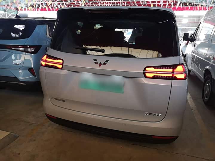 Wuling Starlight 730 Hybrid/EV, 2025 — фото 6 из 9