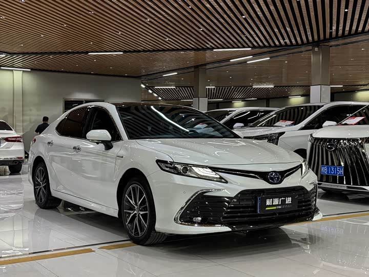 Toyota Camry, 2022 — фото 3 из 9